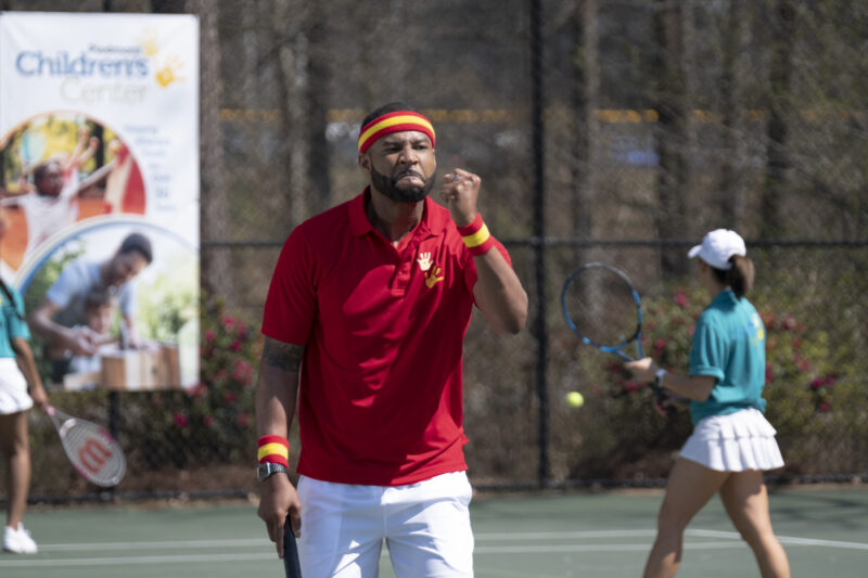 robert christopher riley as Michael Culhane in dynasty season 4 episode 11 playing tennis