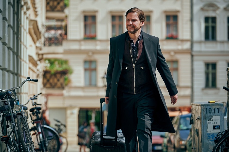 Daniel Brühl in 'Nebenan'