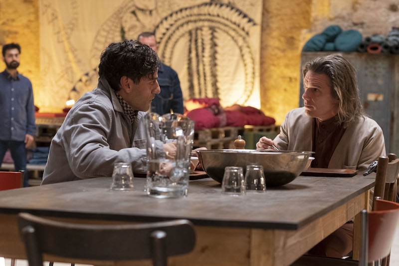 MOON KNIGHT Oscar Isaac as Steven Grant and Ethan Hawke as Arthur Harrow in Marvel Studios' MOON KNIGHT